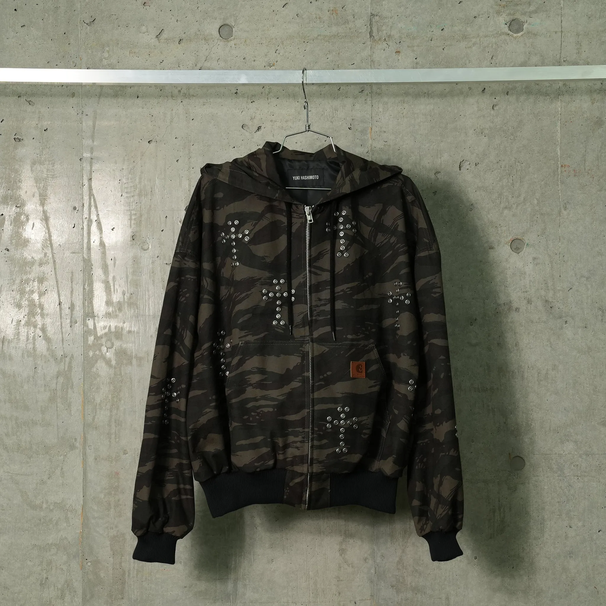 SHORT ACTIVE JACKET WITH CROSS RIVET-EX / CAMO